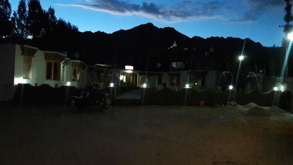 Hotel Mandalchan Leh Kültér fotó